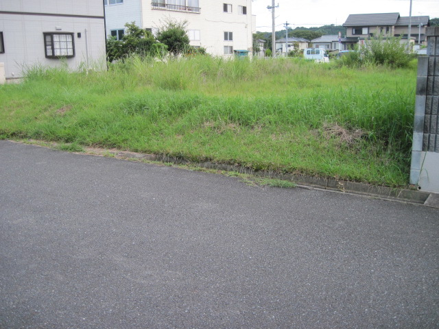 《売土地》平赤井比良｜中央ICへのアクセス良好♪バス停すぐ側、ゆったり88.94坪です