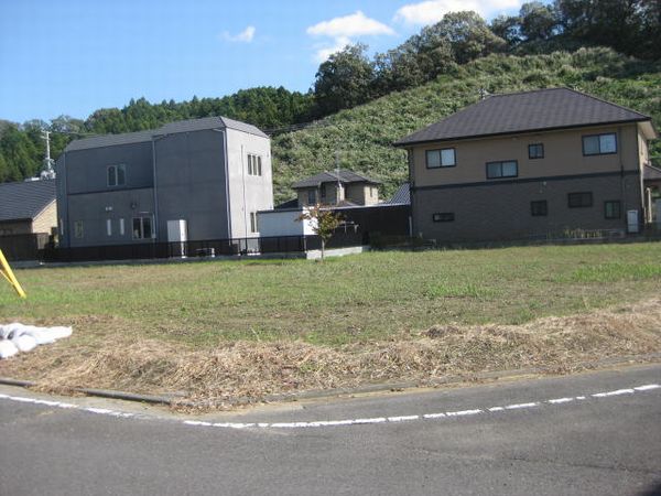 売地・草木台四町目７５坪・１１６３万